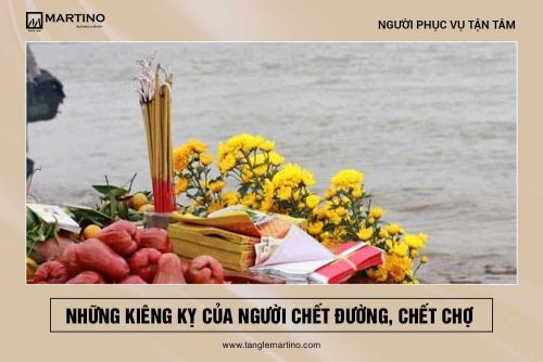 Tại sao người chết đường, chết chợ không được đưa quan tài vào nhà?