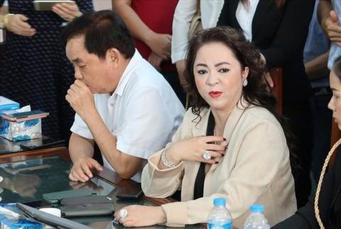 Bà Nguyễn Phương Hằng nộp đơn tố cáo ông Võ Hoàng Yên chiếm đoạt 142 tỷ đồng