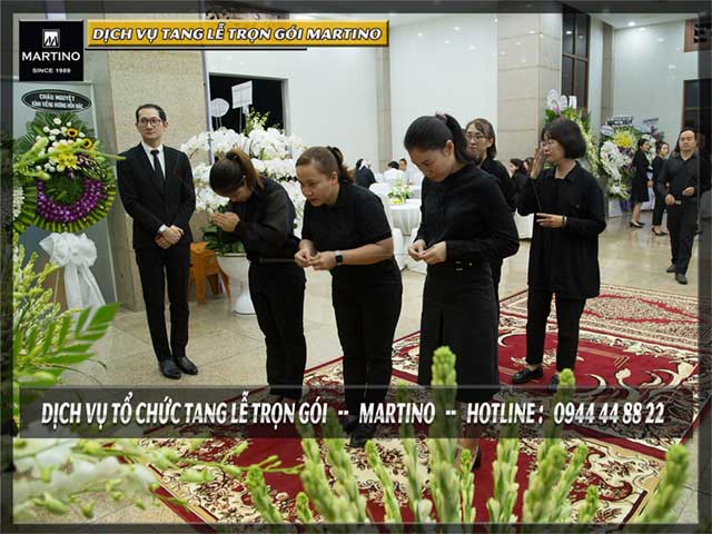 Đi đám tang mặc gì Đi đám tang mặc gì