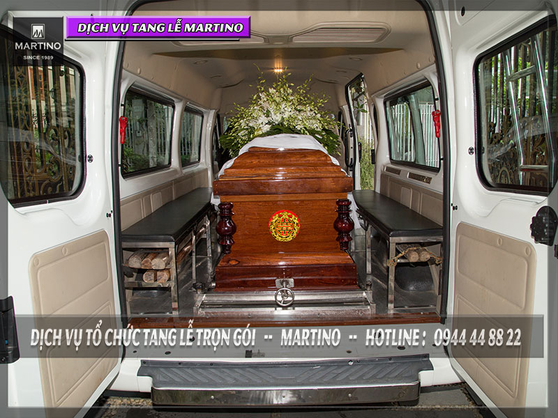 Xe tang lễ là một phương tiện chuyên dụng để di chuyển quan tài.