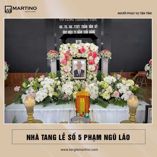 Dịch vụ trang trí hoa tang lễ trọn gói tại Quận 4
