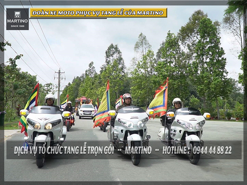 Đoàn xe moto phục vụ tang lễ
