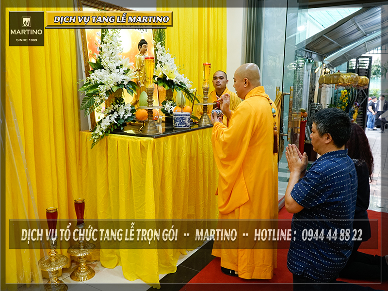 Tang lễ được tổ chức theo nghi lễ của Phật giáo