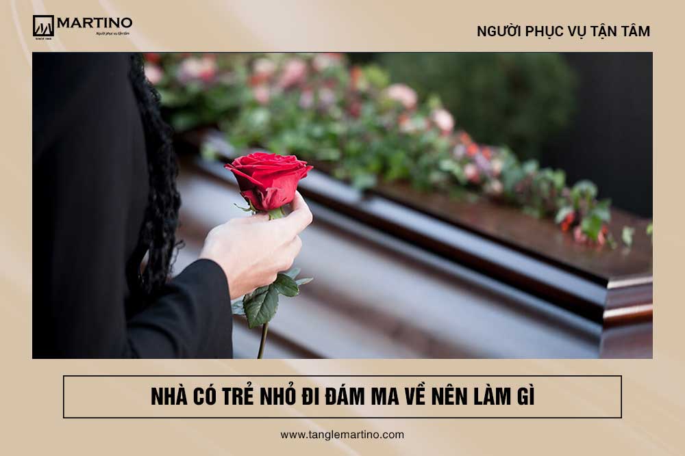 Nhà có trẻ nhỏ đi đám ma về nên làm gì