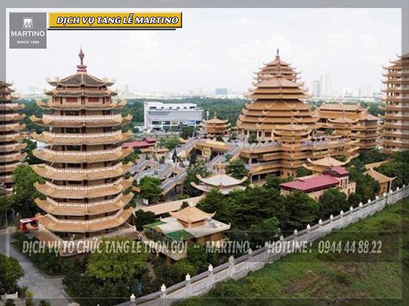 Không gian được bao bọc bởi cây xanh tươi mát