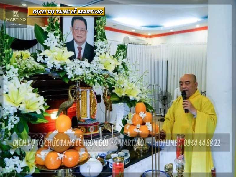 Sư thầy chủ trì tụng kinh, niệm phật  mong Phật tử được sớm được siêu thoát