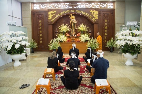 Tổ chức lễ tang tại nhà tang lễ chùa Pháp Viện Minh Đăng Quang