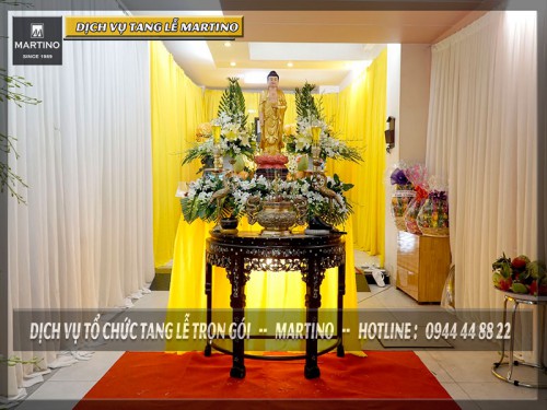 Trang trí tang lễ Phật giáo màu trắng và vàng