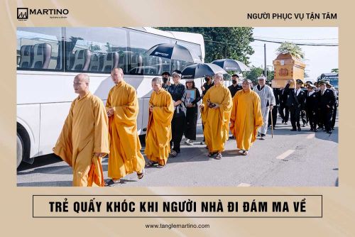 Hiện tượng trẻ quấy khóc khi người nhà đi đám ma về
